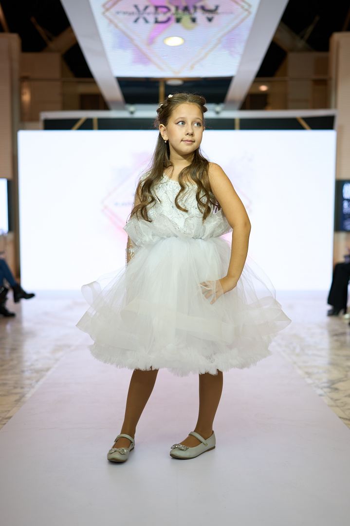 Azerbaijan Fashion Week 2022 – от одеяний кочевников и элегантных хиджабов до волшебной птицы Хумо (ФОТО)