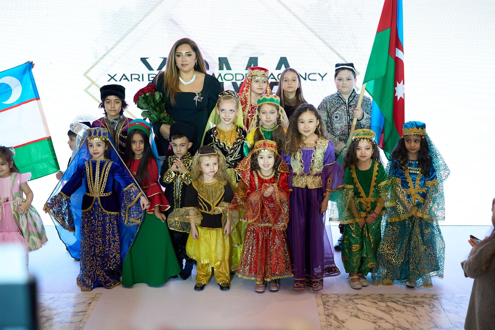 Azerbaijan Fashion Week 2022 – от одеяний кочевников и элегантных хиджабов до волшебной птицы Хумо (ФОТО)