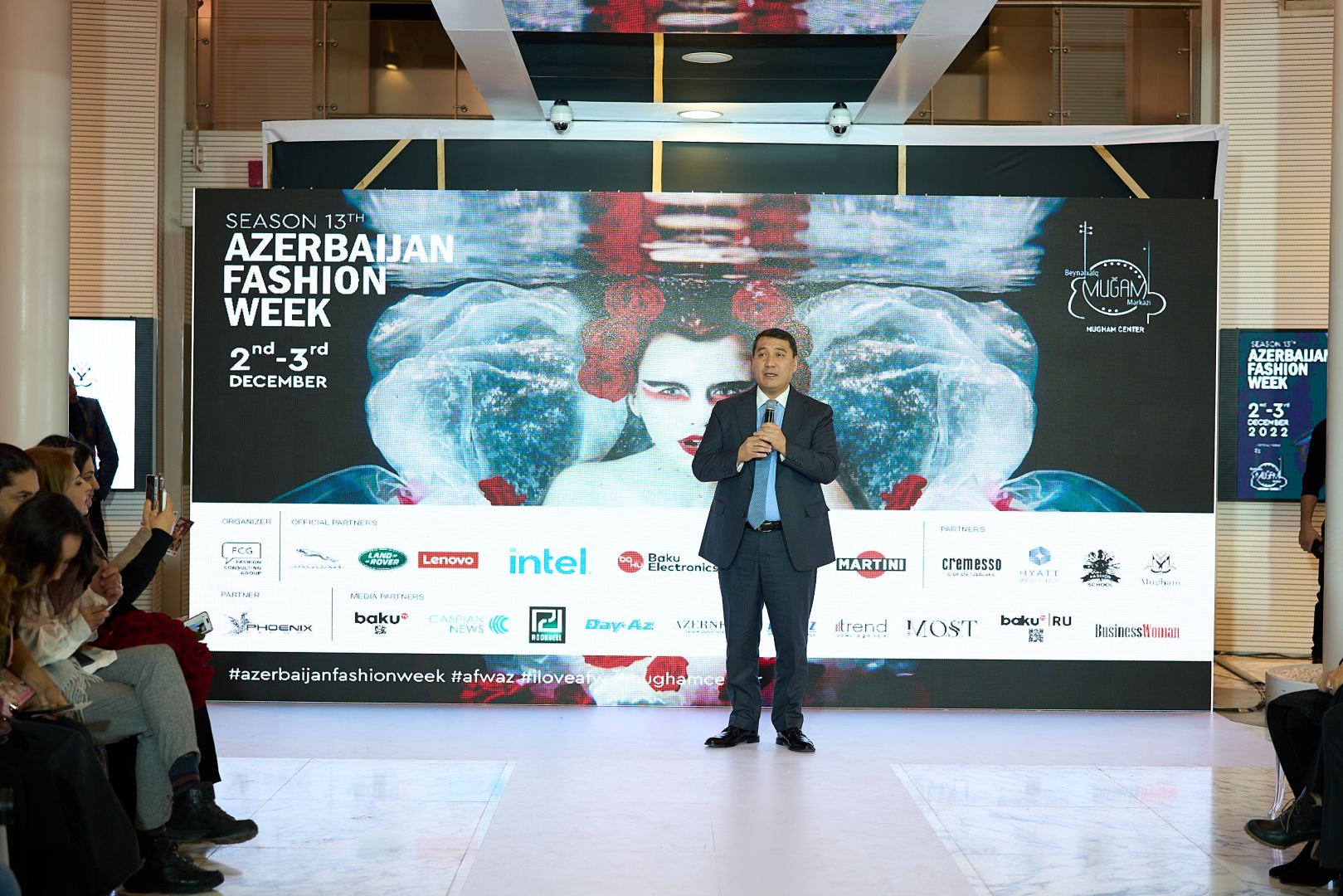 Azerbaijan Fashion Week 2022 – от одеяний кочевников и элегантных хиджабов до волшебной птицы Хумо (ФОТО)