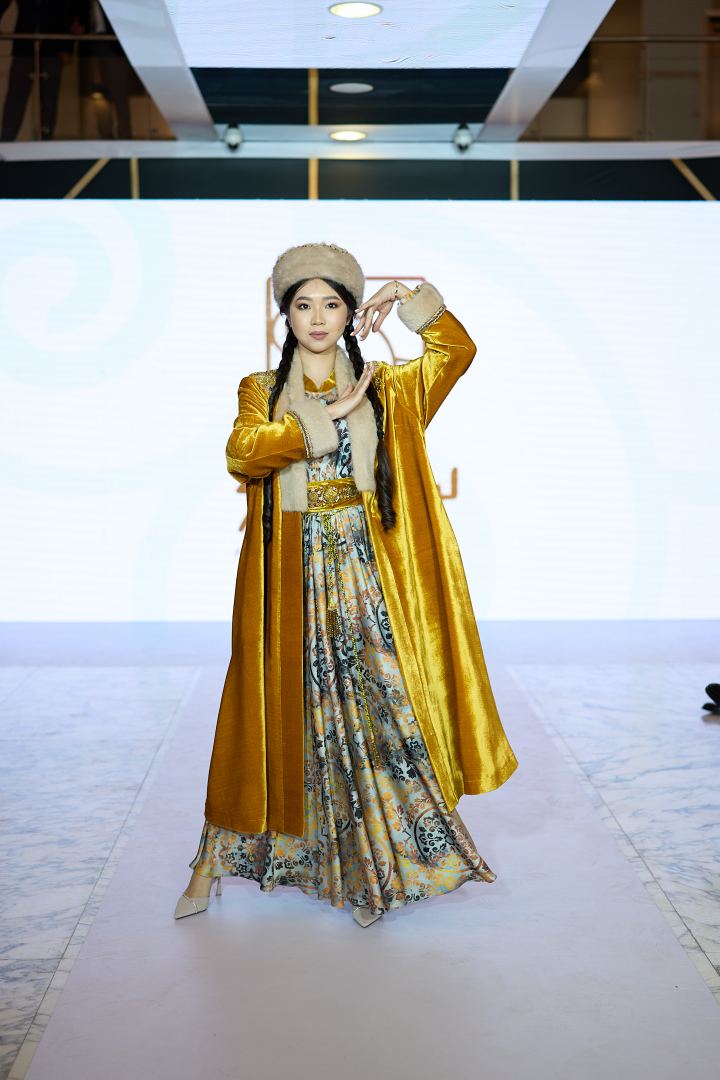 Azerbaijan Fashion Week 2022 – от одеяний кочевников и элегантных хиджабов до волшебной птицы Хумо (ФОТО)