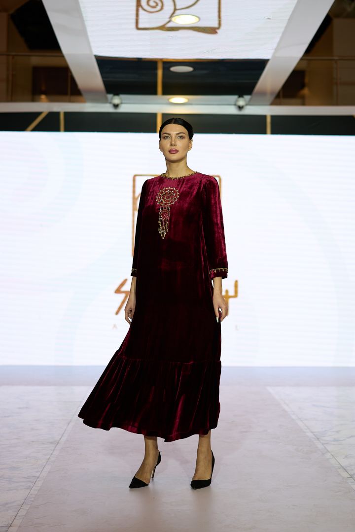 Azerbaijan Fashion Week 2022 – от одеяний кочевников и элегантных хиджабов до волшебной птицы Хумо (ФОТО)