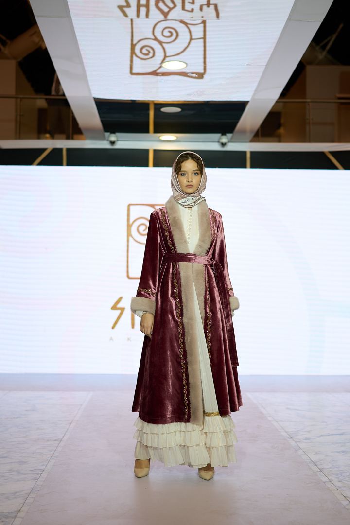Azerbaijan Fashion Week 2022 – от одеяний кочевников и элегантных хиджабов до волшебной птицы Хумо (ФОТО)