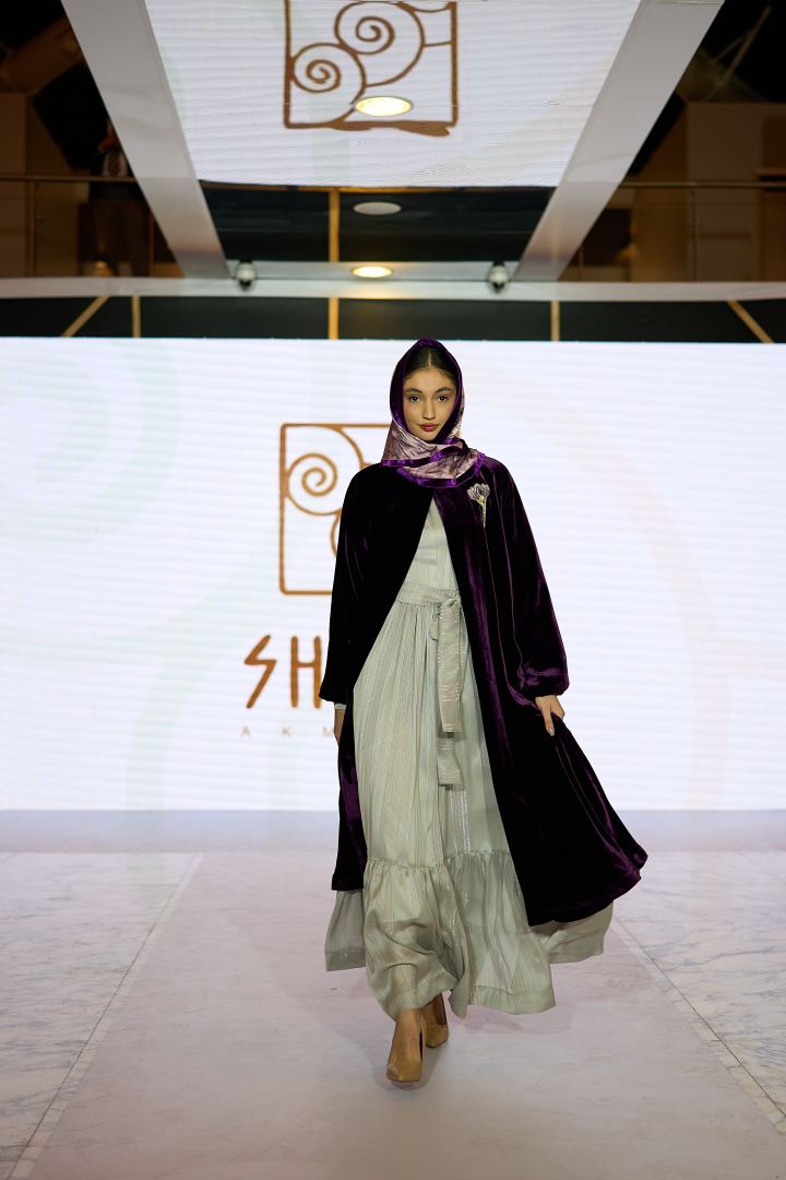 Azerbaijan Fashion Week 2022 – от одеяний кочевников и элегантных хиджабов до волшебной птицы Хумо (ФОТО)