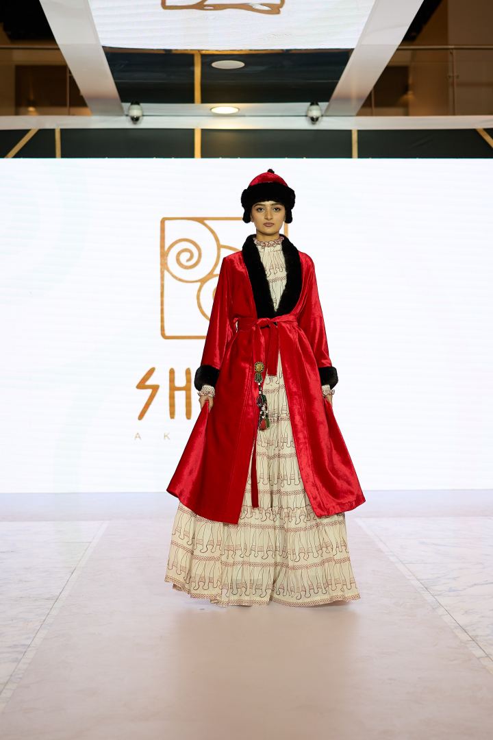 Azerbaijan Fashion Week 2022 – от одеяний кочевников и элегантных хиджабов до волшебной птицы Хумо (ФОТО)