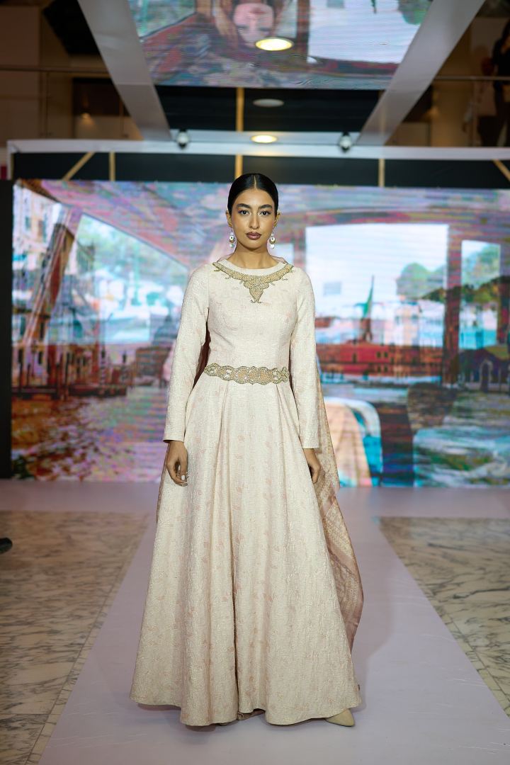 Azerbaijan Fashion Week 2022 – от одеяний кочевников и элегантных хиджабов до волшебной птицы Хумо (ФОТО)