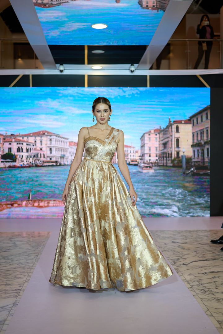 Azerbaijan Fashion Week 2022 – от одеяний кочевников и элегантных хиджабов до волшебной птицы Хумо (ФОТО)