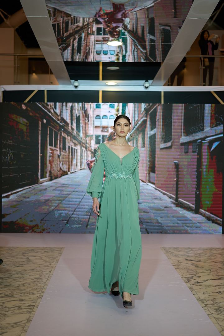 Azerbaijan Fashion Week 2022 – от одеяний кочевников и элегантных хиджабов до волшебной птицы Хумо (ФОТО)