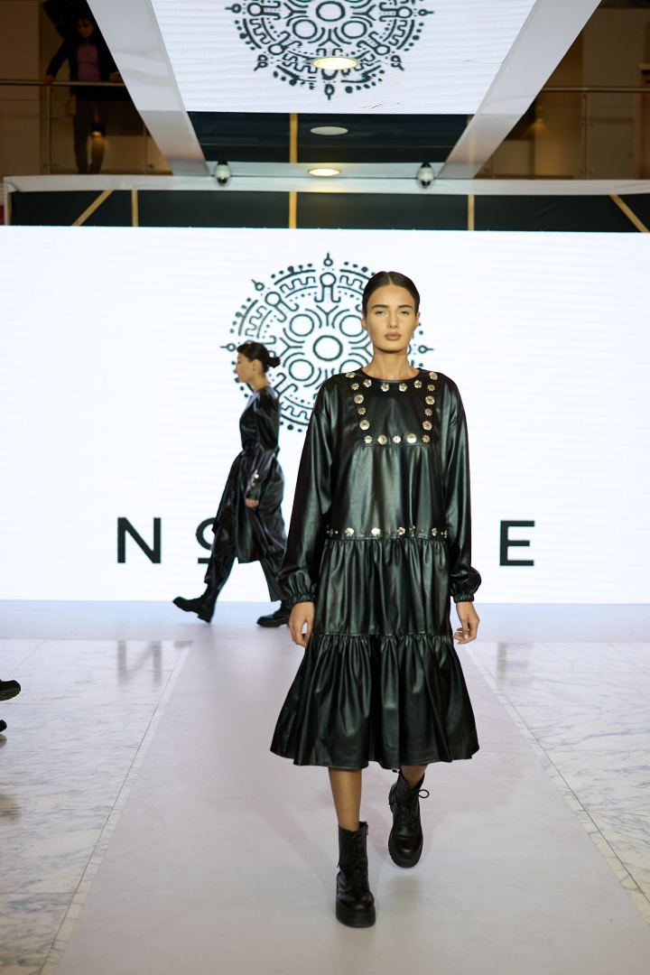 Azerbaijan Fashion Week 2022 – от одеяний кочевников и элегантных хиджабов до волшебной птицы Хумо (ФОТО)