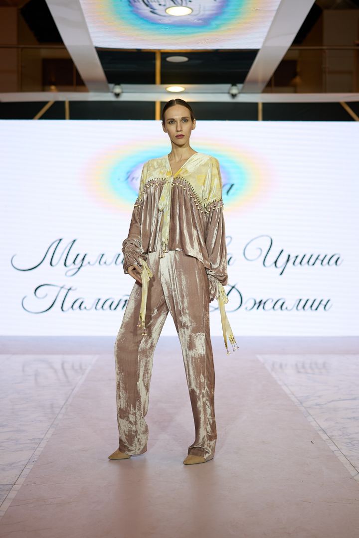Azerbaijan Fashion Week 2022 – от одеяний кочевников и элегантных хиджабов до волшебной птицы Хумо (ФОТО)