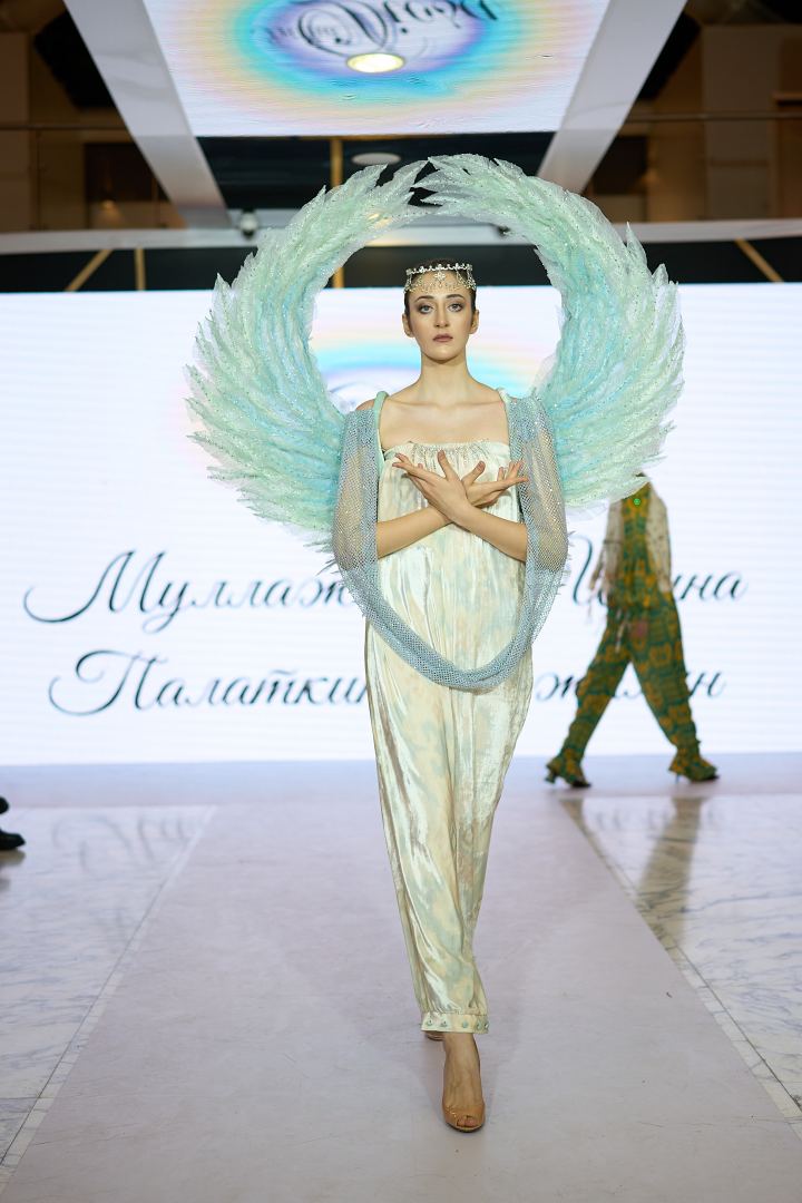 Azerbaijan Fashion Week 2022 – от одеяний кочевников и элегантных хиджабов до волшебной птицы Хумо (ФОТО)