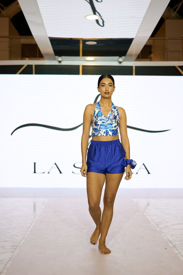 Azerbaijan Fashion Week 2022 – от одеяний кочевников и элегантных хиджабов до волшебной птицы Хумо (ФОТО)