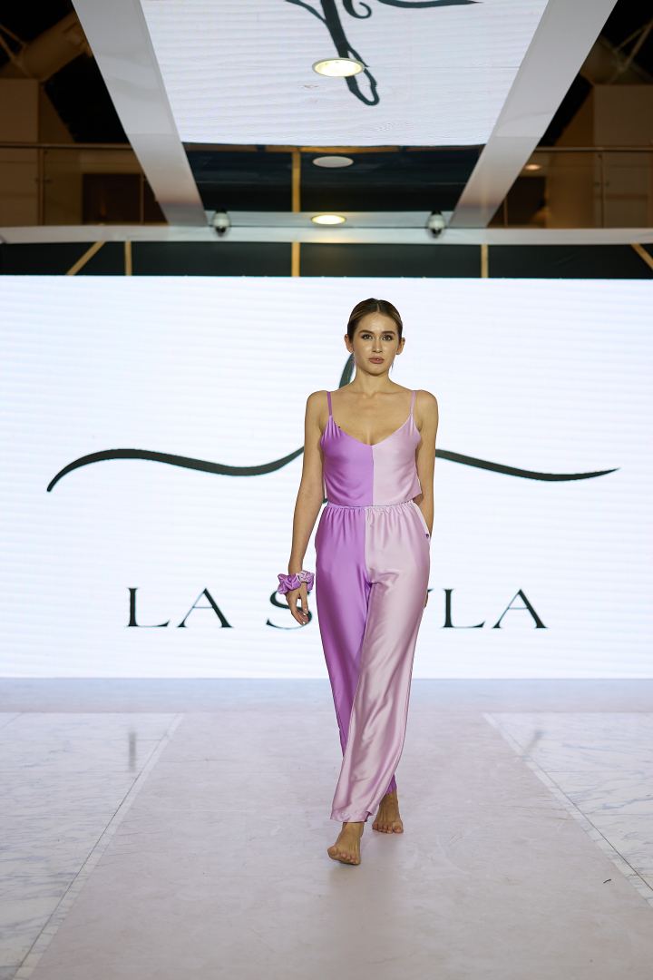 Azerbaijan Fashion Week 2022 – от одеяний кочевников и элегантных хиджабов до волшебной птицы Хумо (ФОТО)