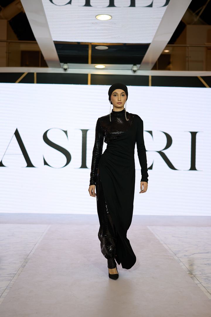 Azerbaijan Fashion Week 2022 – от одеяний кочевников и элегантных хиджабов до волшебной птицы Хумо (ФОТО)
