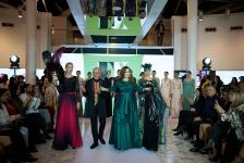 Azerbaijan Fashion Week 2022 – от одеяний кочевников и элегантных хиджабов до волшебной птицы Хумо (ФОТО)