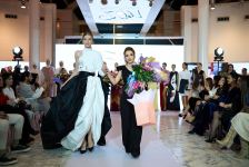 Azerbaijan Fashion Week 2022 – от одеяний кочевников и элегантных хиджабов до волшебной птицы Хумо (ФОТО)