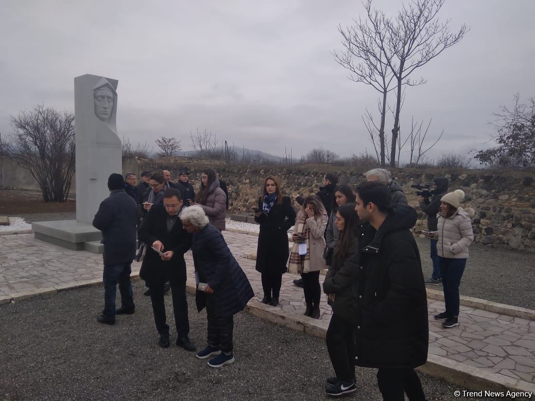 Руководство ИКОМОС и зарубежные эксперты по культурному наследию посетили Карабах (ФОТО)