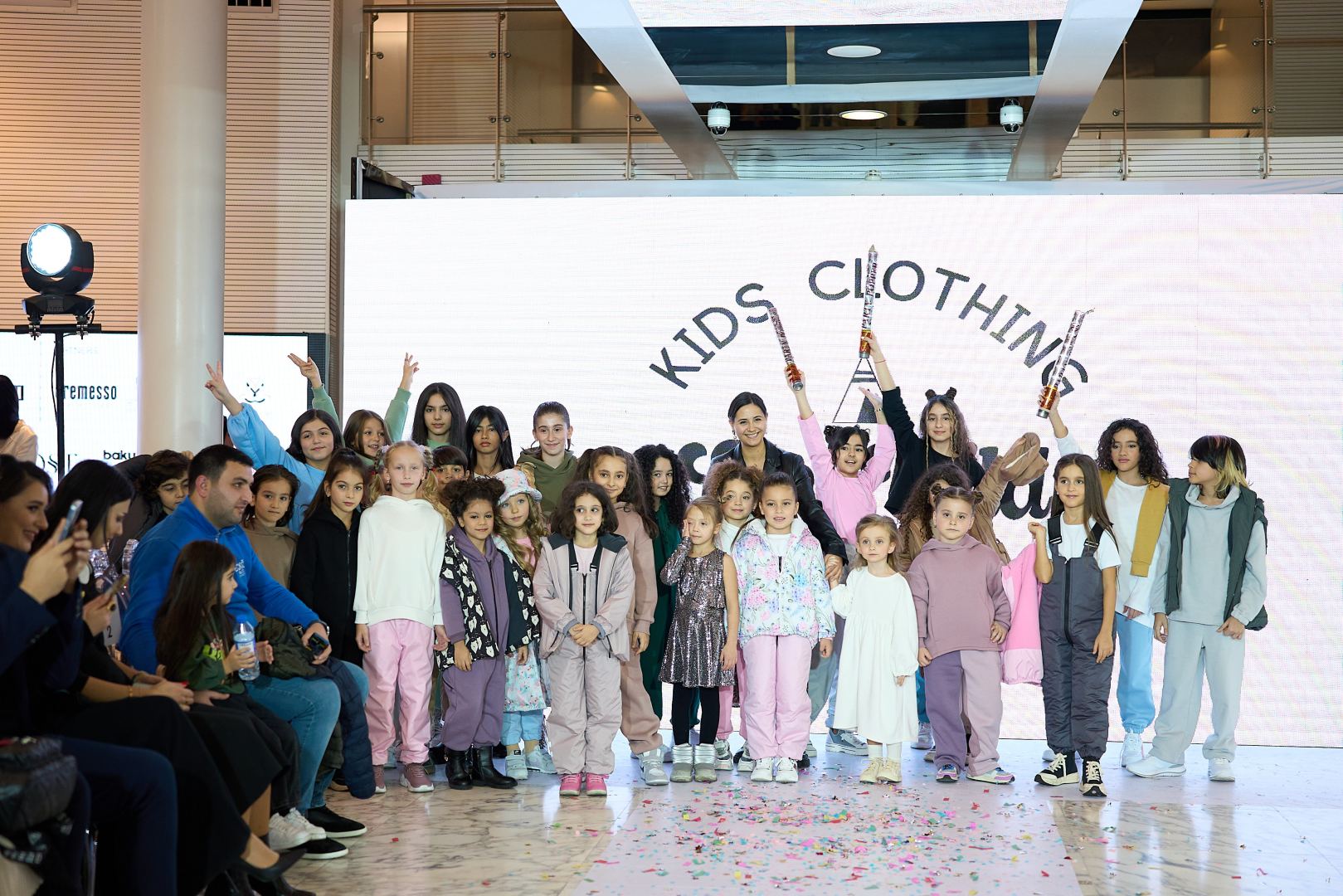 Azerbaijan Fashion Week 2022 - от легионеров и свадебных платьев до адаптивной моды  (ФОТО)