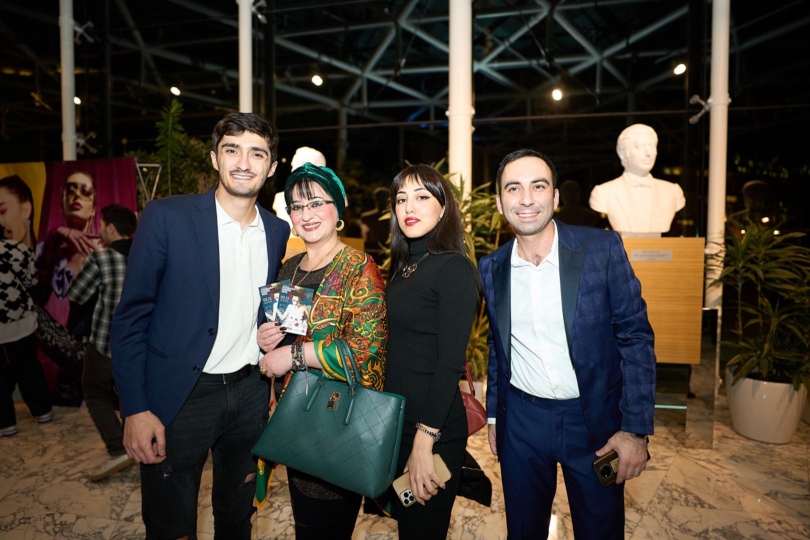 Azerbaijan Fashion Week 2022 - от легионеров и свадебных платьев до адаптивной моды  (ФОТО)