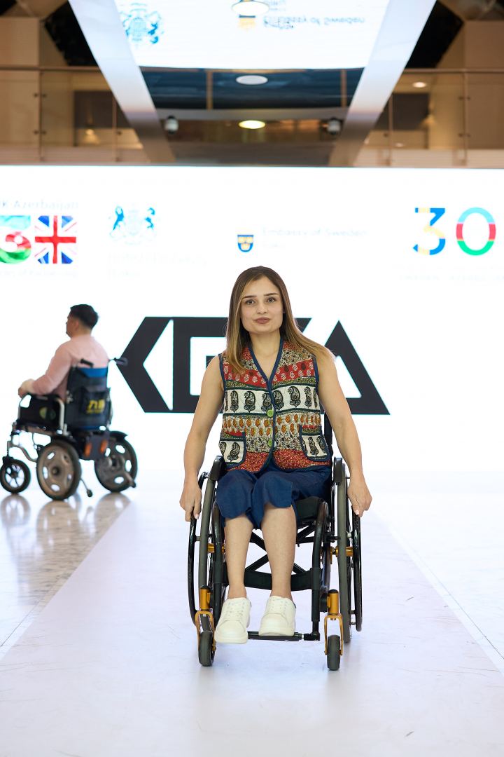 Azerbaijan Fashion Week 2022 - от легионеров и свадебных платьев до адаптивной моды  (ФОТО)