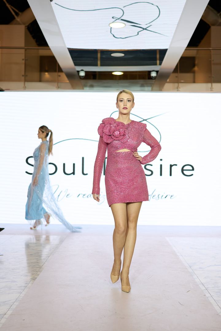 Azerbaijan Fashion Week 2022 - от легионеров и свадебных платьев до адаптивной моды  (ФОТО)