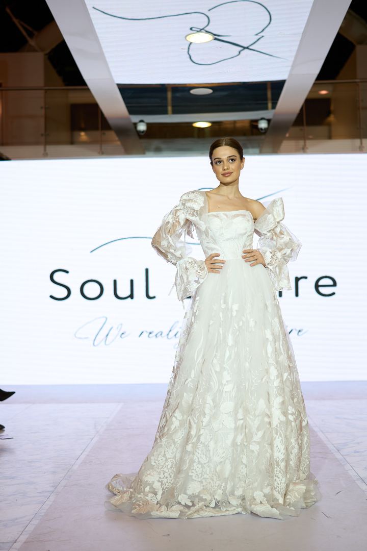 Azerbaijan Fashion Week 2022 - от легионеров и свадебных платьев до адаптивной моды  (ФОТО)