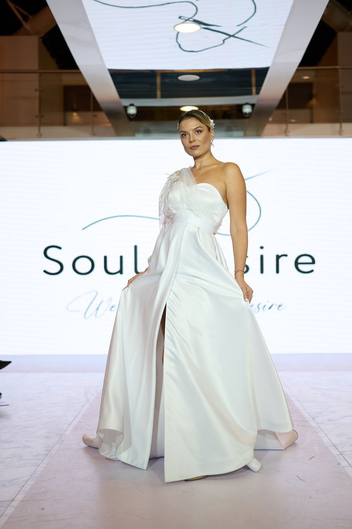 Azerbaijan Fashion Week 2022 - от легионеров и свадебных платьев до адаптивной моды  (ФОТО)