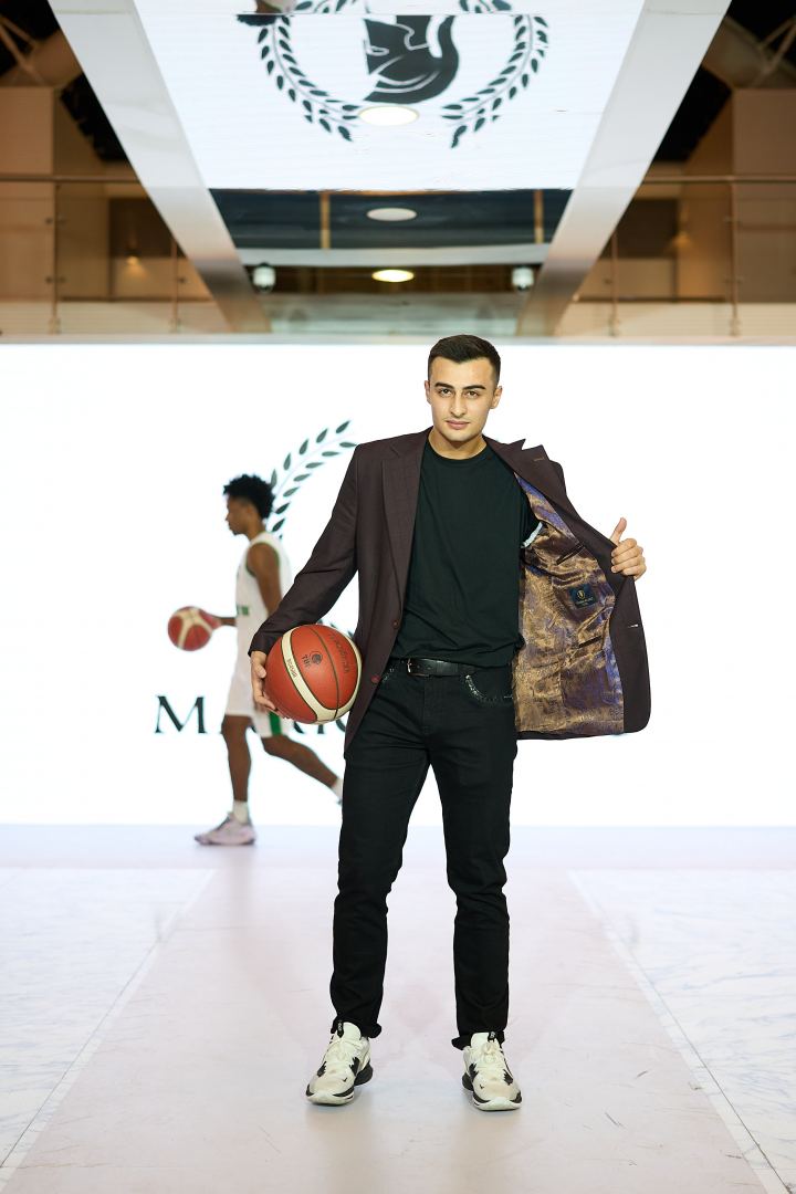 Azerbaijan Fashion Week 2022 - от легионеров и свадебных платьев до адаптивной моды  (ФОТО)
