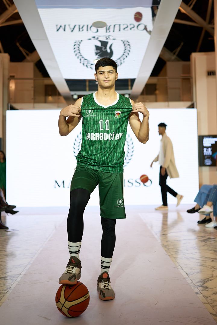 Azerbaijan Fashion Week 2022 - от легионеров и свадебных платьев до адаптивной моды  (ФОТО)
