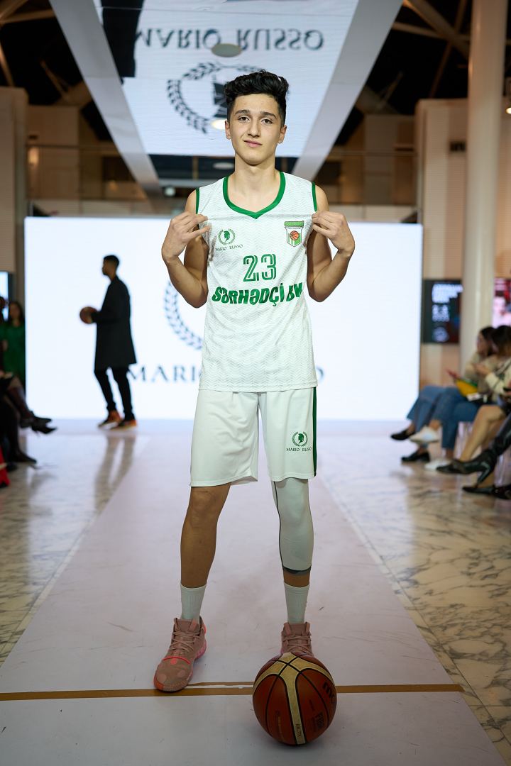 Azerbaijan Fashion Week 2022 - от легионеров и свадебных платьев до адаптивной моды  (ФОТО)
