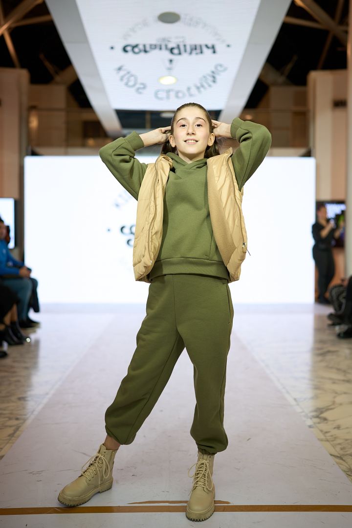 Azerbaijan Fashion Week 2022 - от легионеров и свадебных платьев до адаптивной моды  (ФОТО)