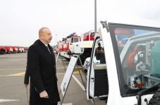 Президент Ильхам Алиев ознакомился с новоприобретенной техникой специального назначения и автомобилями скорой медицинской помощи (ФОТО)