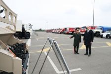 Президент Ильхам Алиев ознакомился с новоприобретенной техникой специального назначения и автомобилями скорой медицинской помощи (ФОТО)