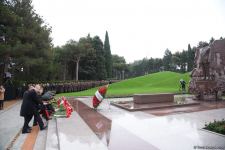 Azerbaijan's public honors memory of the Great Leader Heydar Aliyev (PHOTO)