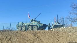 Российские миротворцы стянули бронетехнику на место акции протеста в Карабахе (ФОТО)