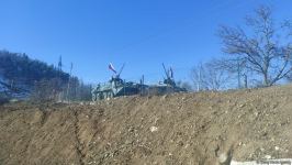 Российские миротворцы стянули бронетехнику на место акции протеста в Карабахе (ФОТО)