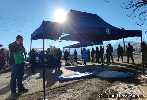 Azerbaijanis hold protest near Russian peacekeepers' post in Karabakh, set up tents (PHOTO/VIDEO)