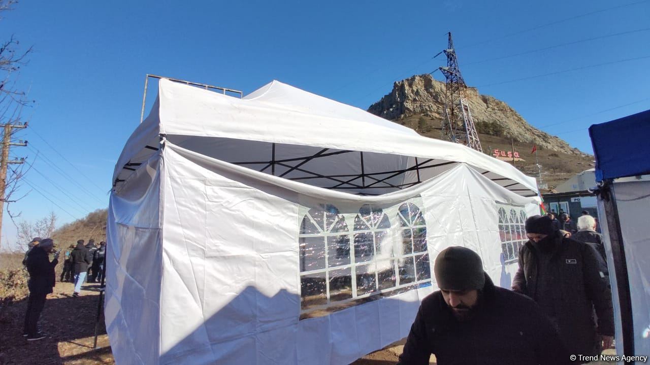 Azerbaijanis hold protest near Russian peacekeepers' post in Karabakh, set up tents (PHOTO/VIDEO)