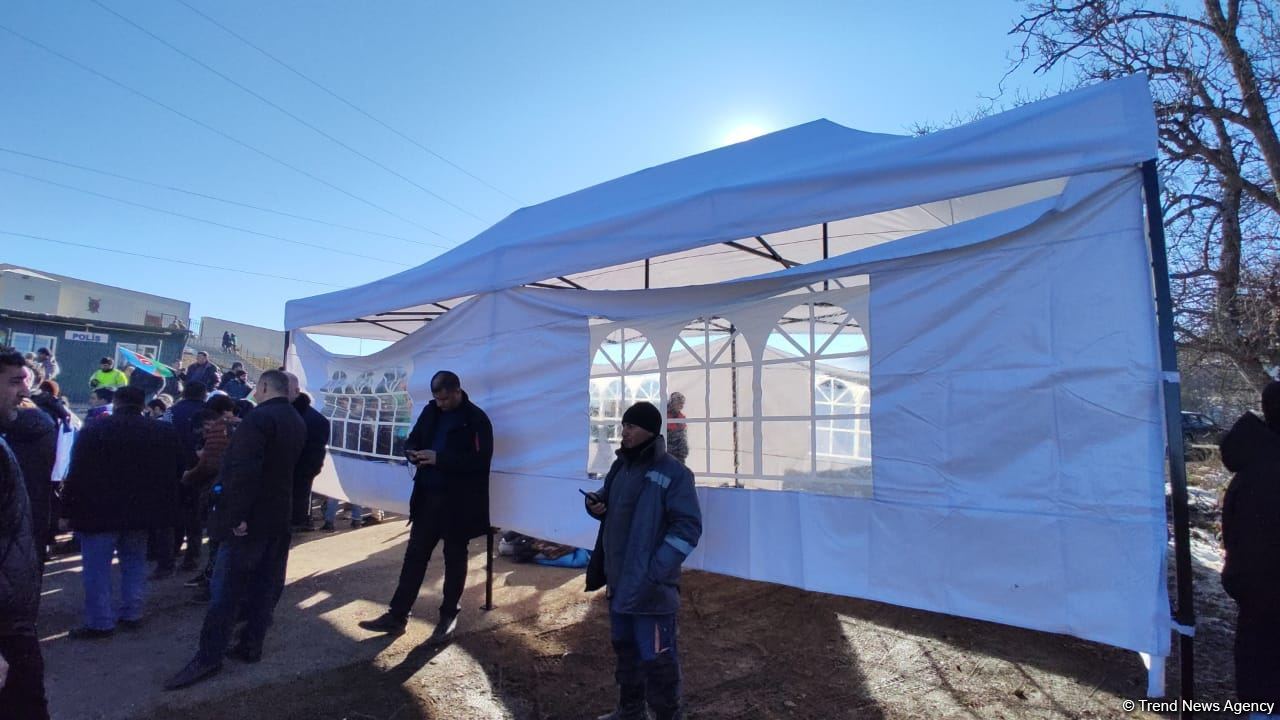 Azerbaijanis hold protest near Russian peacekeepers' post in Karabakh, set up tents (PHOTO/VIDEO)