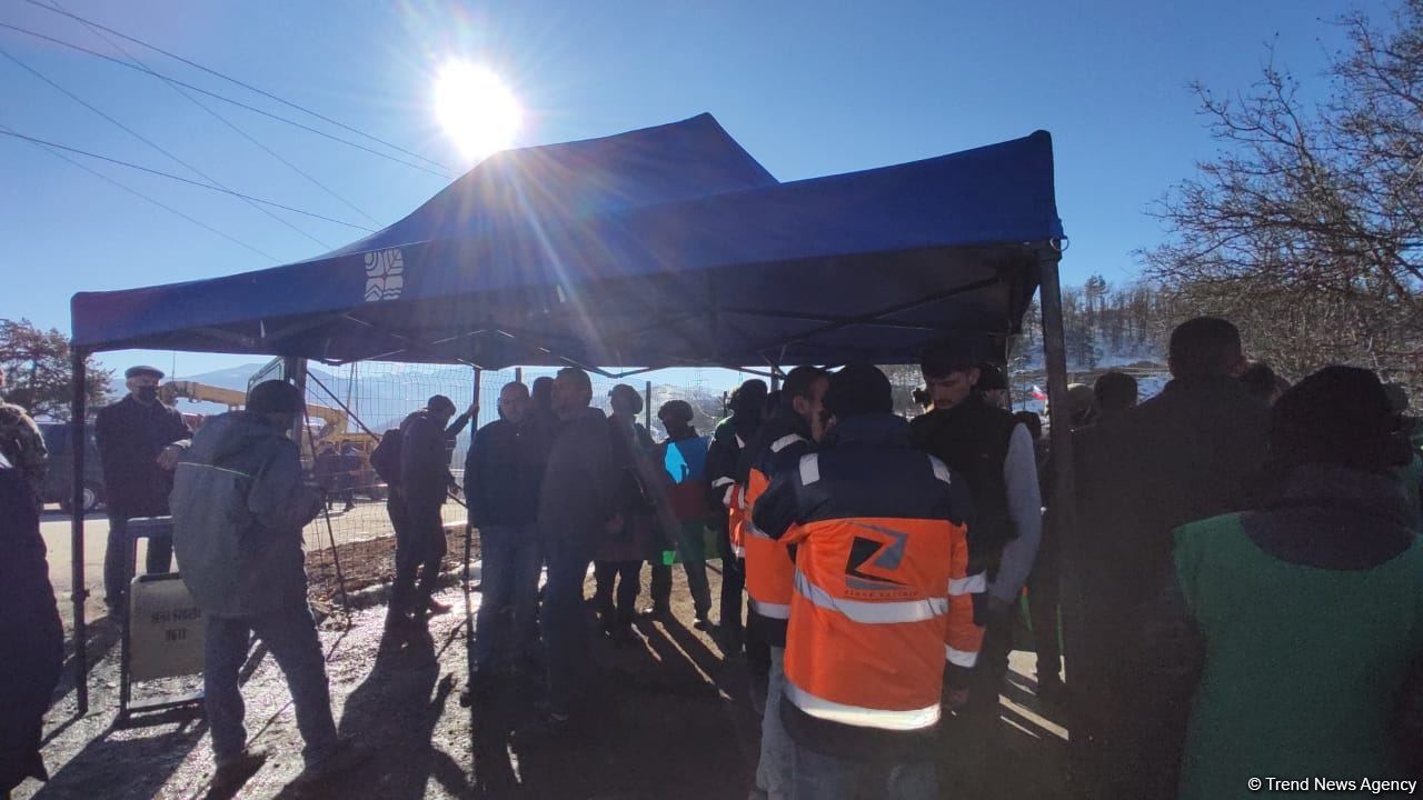 Azerbaijanis hold protest near Russian peacekeepers' post in Karabakh, set up tents (PHOTO/VIDEO)