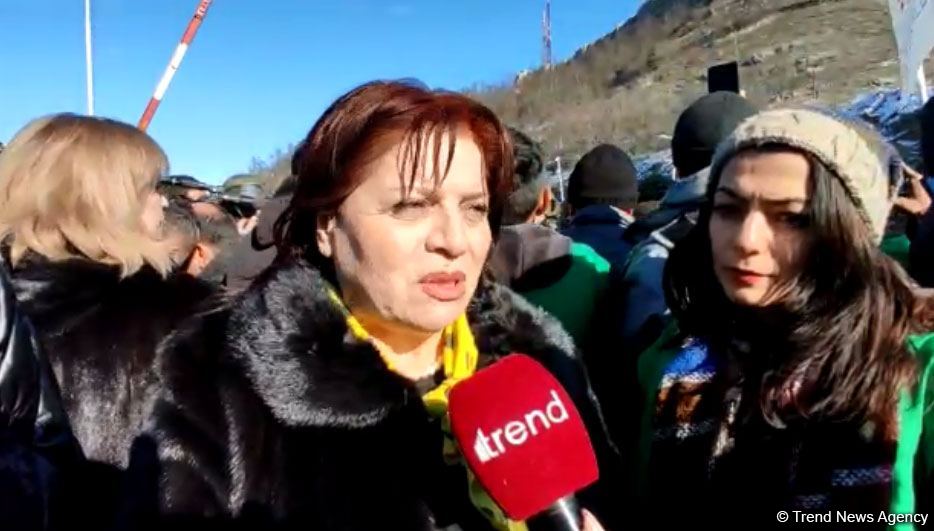 Наши национальные богатства разграбляются - участница акции протеста у поста миротворцев в  окрестностях города Шуша (ВИДЕО)
