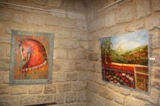 Красочный сад  с прекрасными девушками! Art Tower Gallery стала ярким событием культурной жизни Ичери шехер (ФОТО)