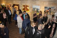 Красочный сад  с прекрасными девушками! Art Tower Gallery стала ярким событием культурной жизни Ичери шехер (ФОТО)