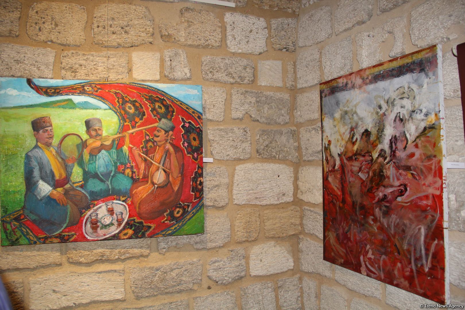 Красочный сад  с прекрасными девушками! Art Tower Gallery стала ярким событием культурной жизни Ичери шехер (ФОТО)