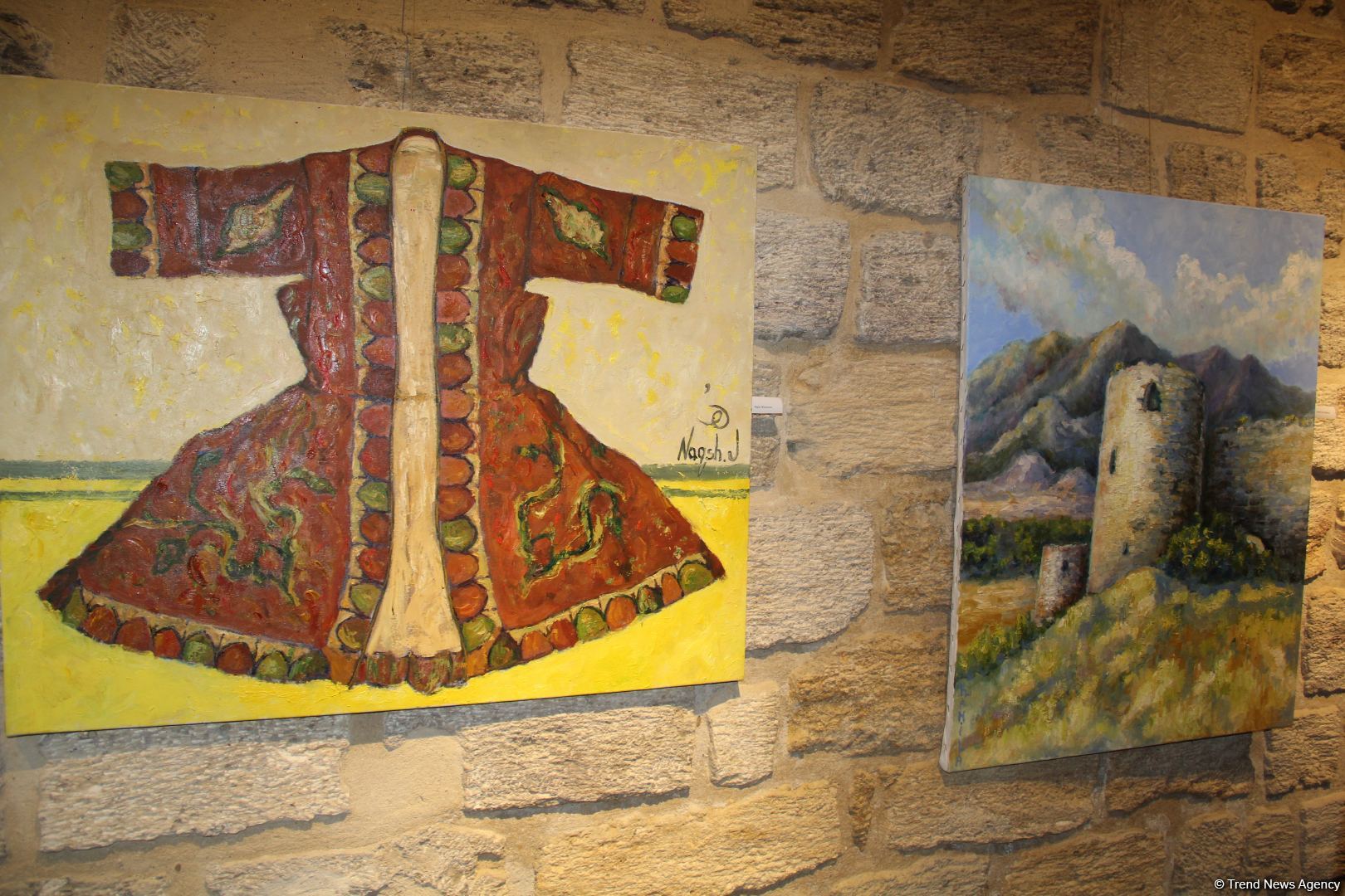 Красочный сад  с прекрасными девушками! Art Tower Gallery стала ярким событием культурной жизни Ичери шехер (ФОТО)