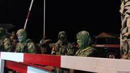 Участники акции протеста и миротворцы вместе смотрят футбольный матч Франция-Марокко (ФОТО/ВИДЕО)