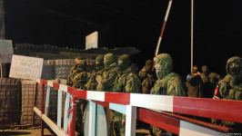 Участники акции протеста и миротворцы вместе смотрят футбольный матч Франция-Марокко (ФОТО/ВИДЕО)