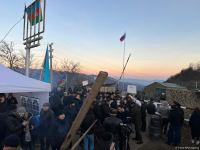 Azerbaijanis continue protests near Shusha for third day (PHOTO)