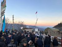 Azerbaijanis continue protests near Shusha for third day (PHOTO)