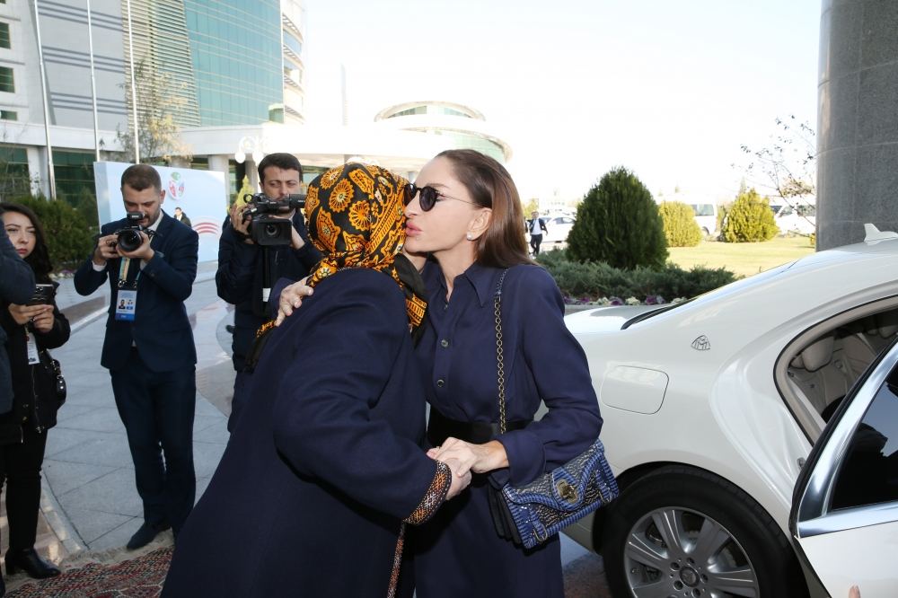 First VP of Azerbaijan Mehriban Aliyeva views exhibitions of fine and decorative arts in Turkmenbashi (PHOTO/VIDEO)