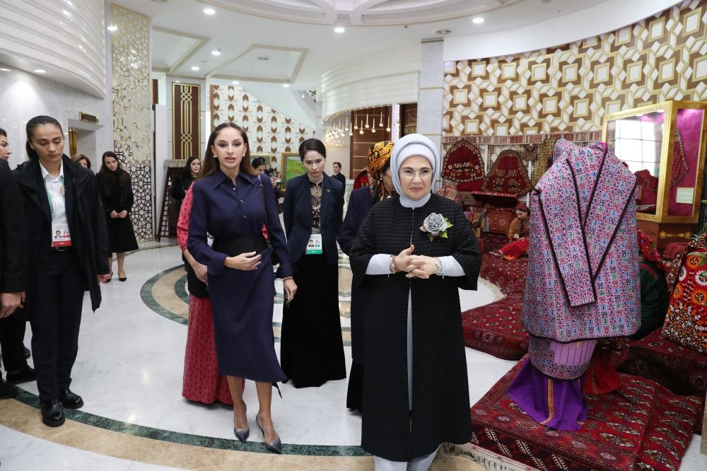 First VP of Azerbaijan Mehriban Aliyeva views exhibitions of fine and decorative arts in Turkmenbashi (PHOTO/VIDEO)